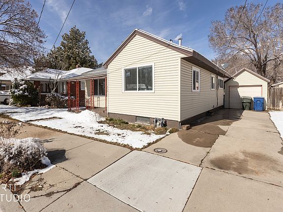 3rd image of 802 Canyon Rd