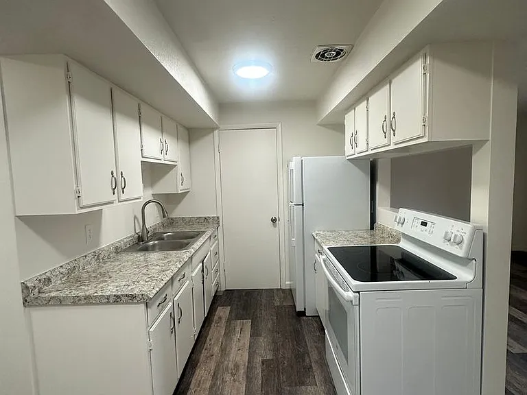 745 E Lazon Dr — Photo 7