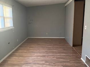 516 SE 6th St APT 1, Abilene, KS 67410