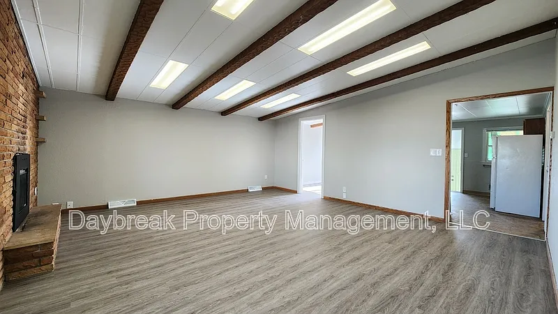 3 bed, 1.0 bath, $1,495 — Photo 2