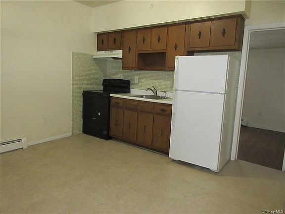 5th image of 3489 Lexington Ave #1