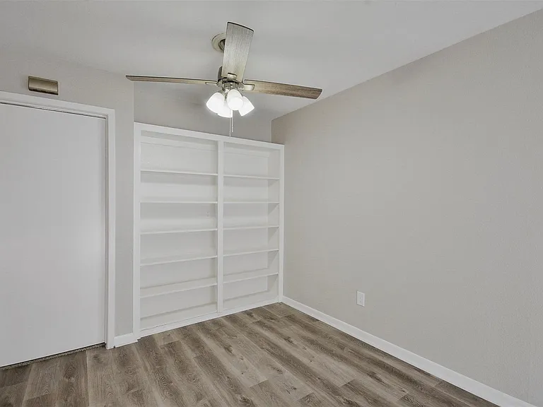 12905 Woodforest Blvd #607 — Photo 7