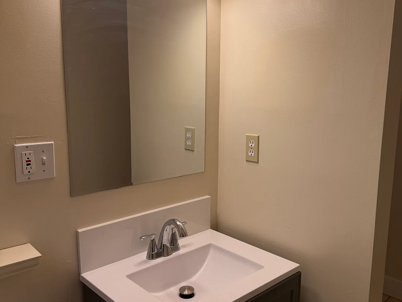 3 bed, 1.5 bath, 1100 sqft, $1,800 — Photo 2