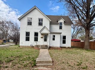 401 N Forest Ave, Chanute, KS 66720