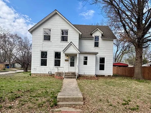 401 N Forest Ave, Chanute, KS 66720