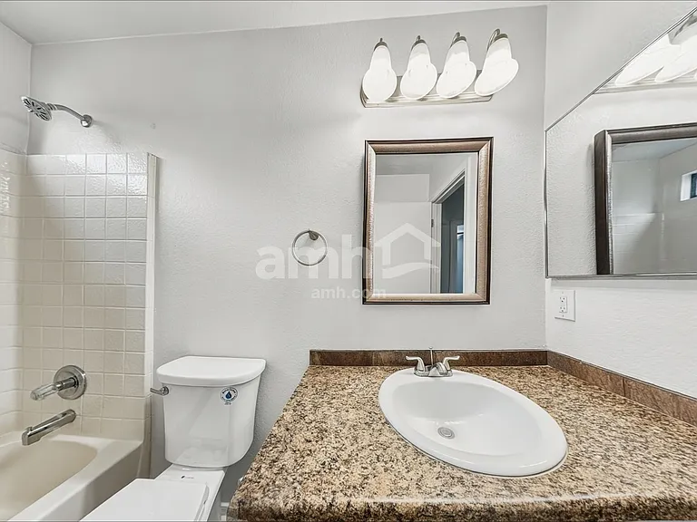 2015 E Daley Ln — Photo 15