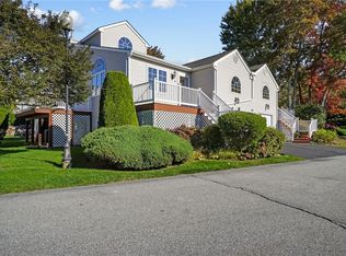 3 Queen Annes Ct, West Warwick, RI 02893