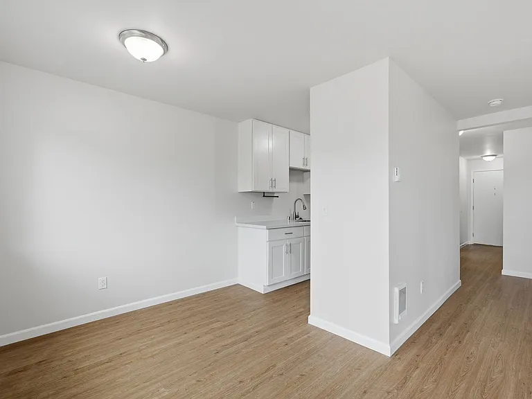 Green Acres Apartments — Photo 9
