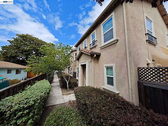 2nd image of 1518 Hayden St