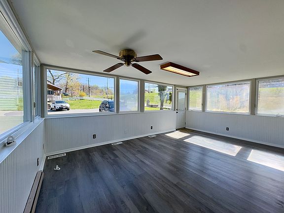 3rd image of 438 Bloomsbury Ave