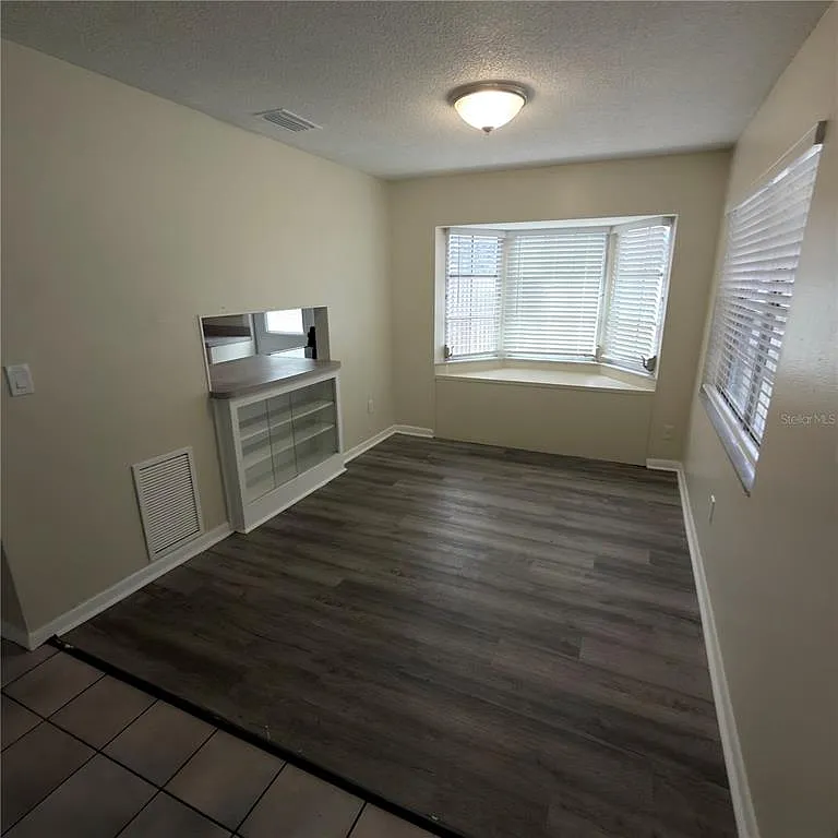 3 bed, 2.0 bath, 1416 sqft, $2,400 — Photo 4