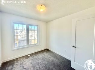 88 Lyall Stokes Cir, East Gwillimbury, ON L0G1M0