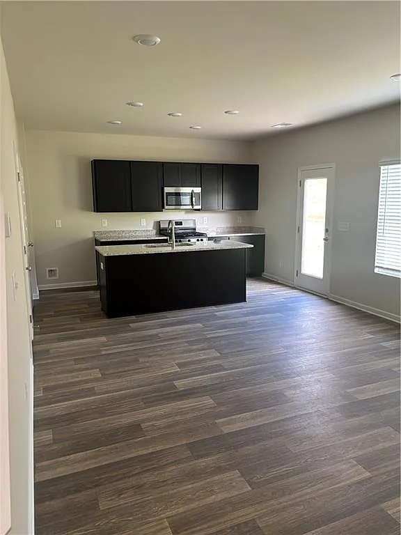 3 bed, 2.5 bath, 1433 sqft, $1,900 — Photo 2