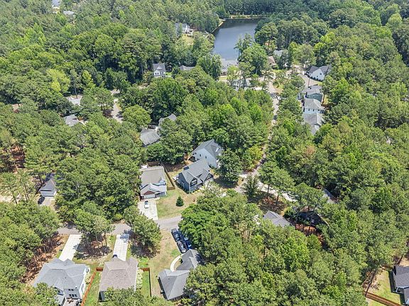 4th image of 829 Blue Bird Drive