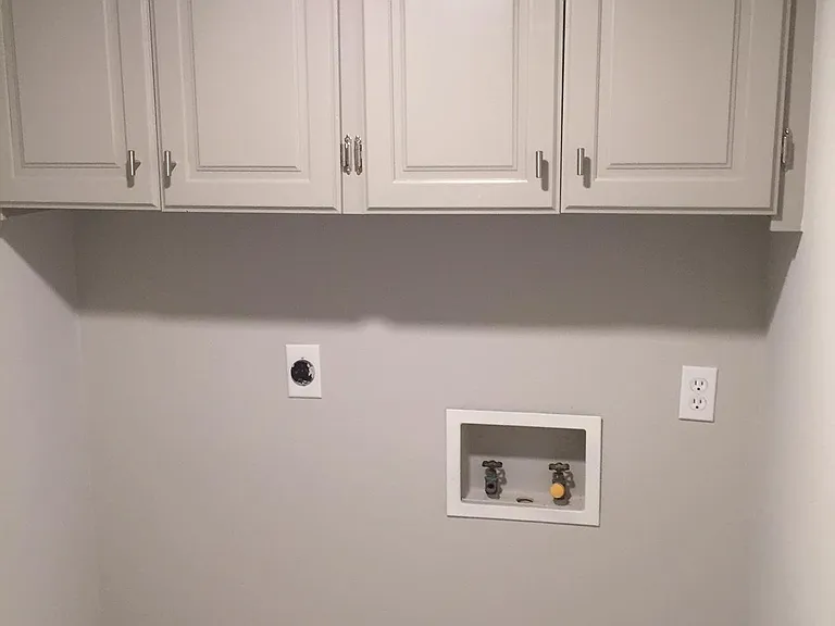 laundry area gas or electric hookups