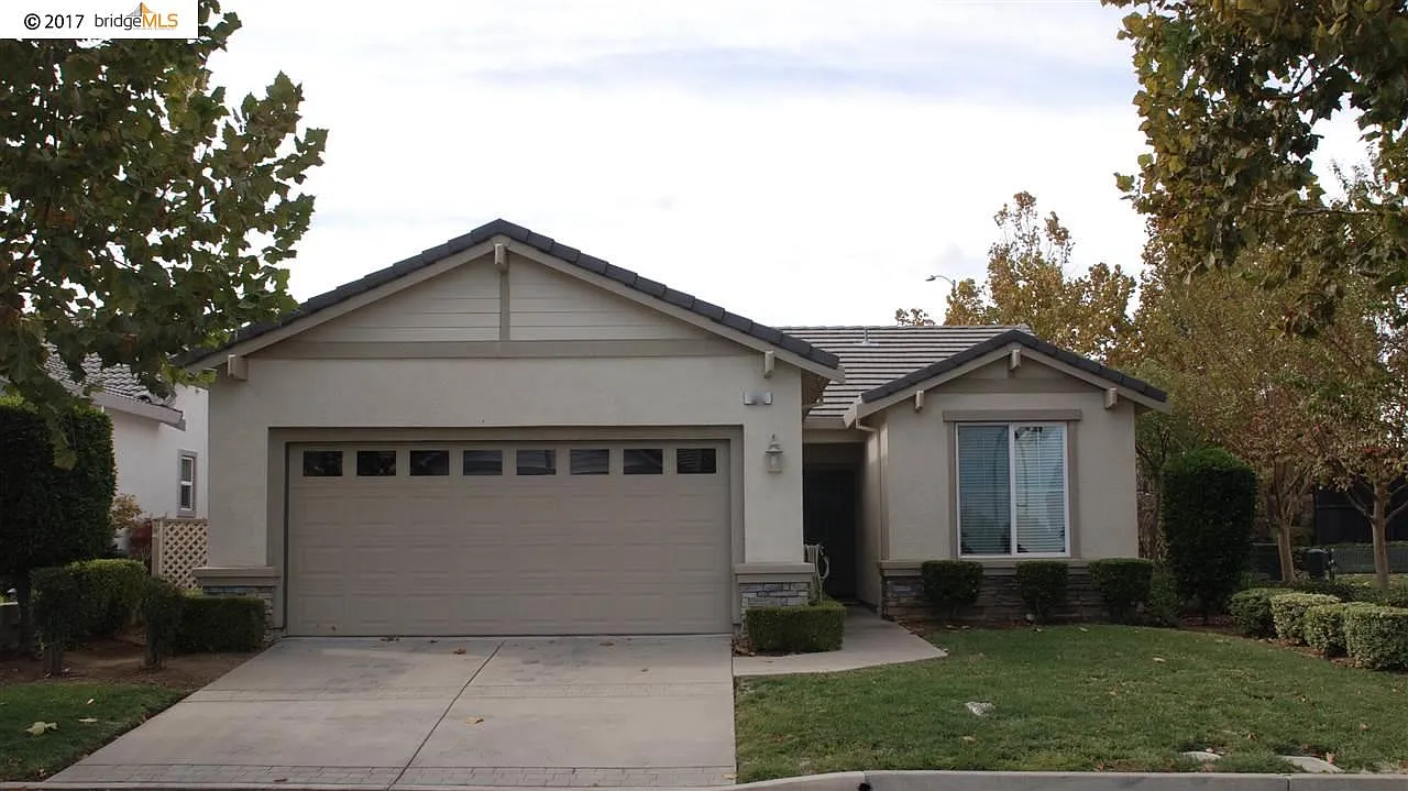 911 Centennial Dr photo 1