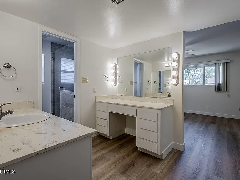 1904 E Manhatton Dr — Photo 26