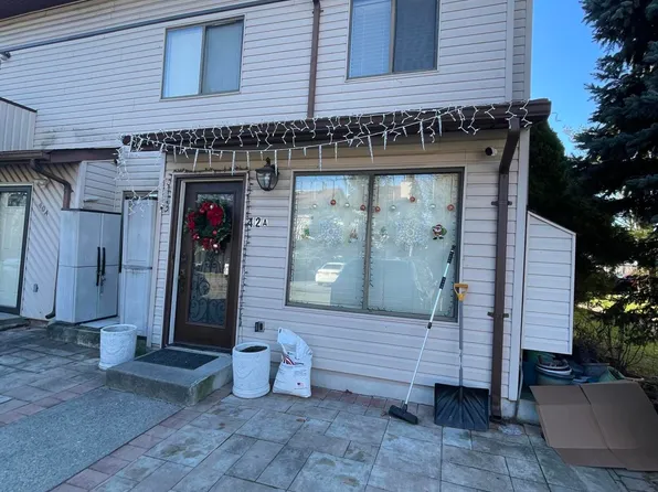 42 Selvin Loop #A, Staten Island, NY 10303