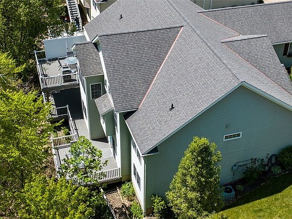 2nd image of 322 Nicole Ln