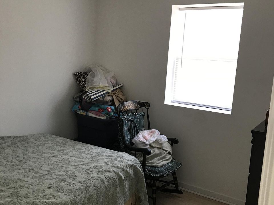 2nd image of 228 W Magnolia Ave