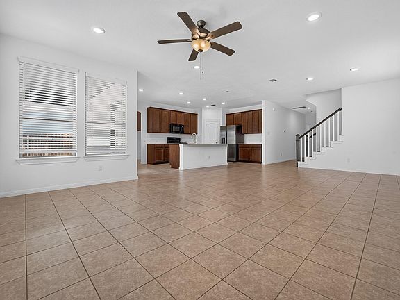 5th image of 221 Sand Lily Ln