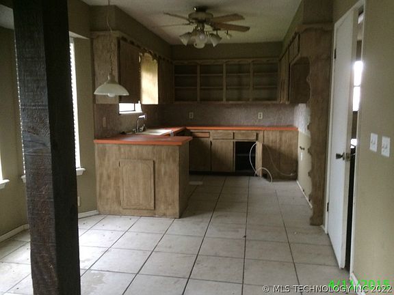 5th image of 538 E 135th Pl