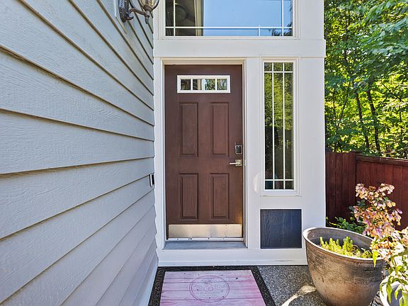 5th image of 2611 10th St SW