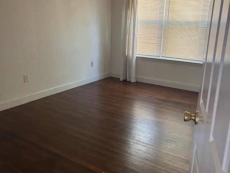 209 N Bishop St — Photo 11