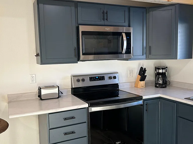 1006 Irvine Ave NW — Photo 3
