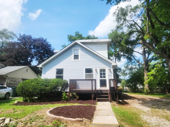 809 1/2 Oak St, Valparaiso, IN 46383