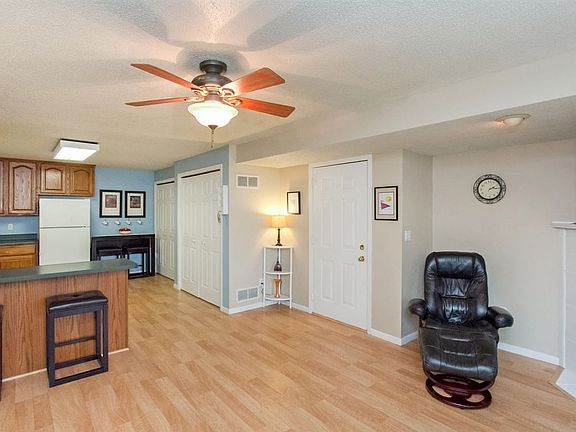 5th image of 510 Iris Ave