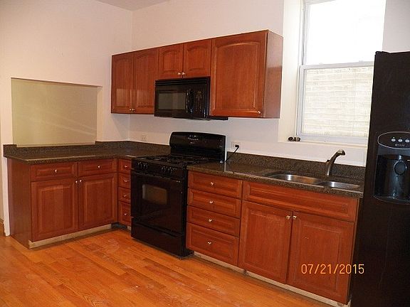 3rd image of 816 N Hermitage Ave