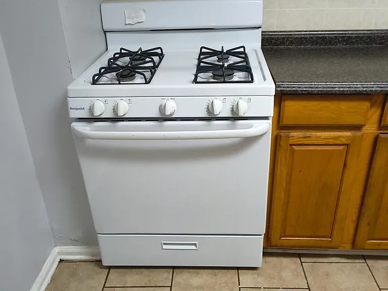 427 Elmer St — Photo 6