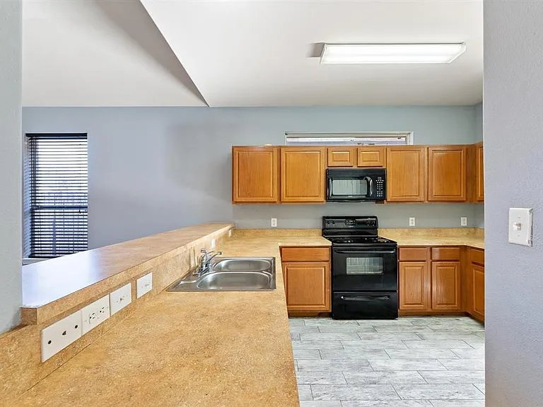 2923 Preston Trl — Photo 6