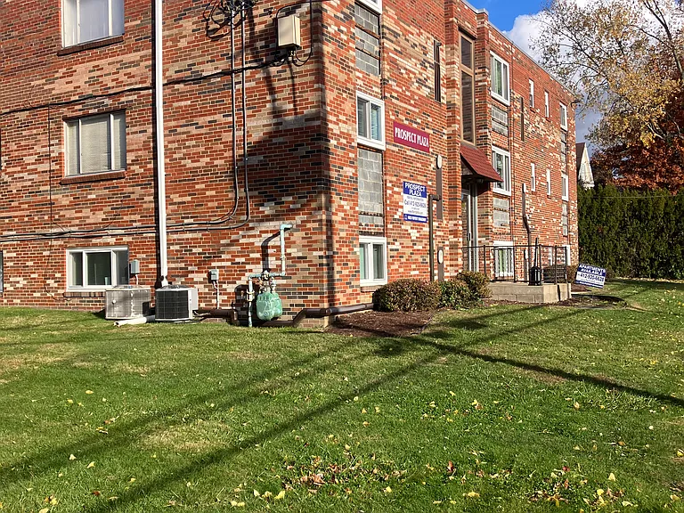Prospect Plaza — Photo 1