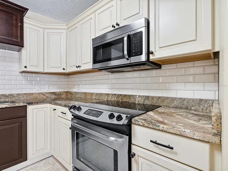 3115 Bay Dr — Photo 8