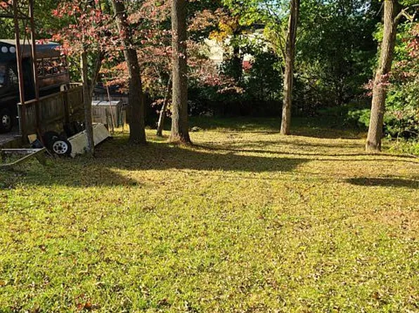 Hickory Ln, Newtown Square, PA 19073