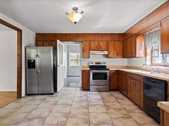 3rd image of 10930 Meadowview Rd