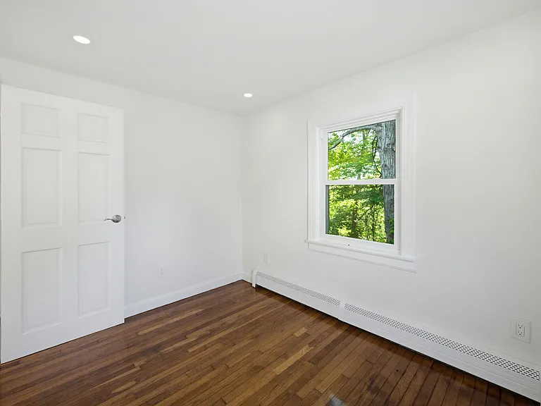 88 Deforest St — Photo 12