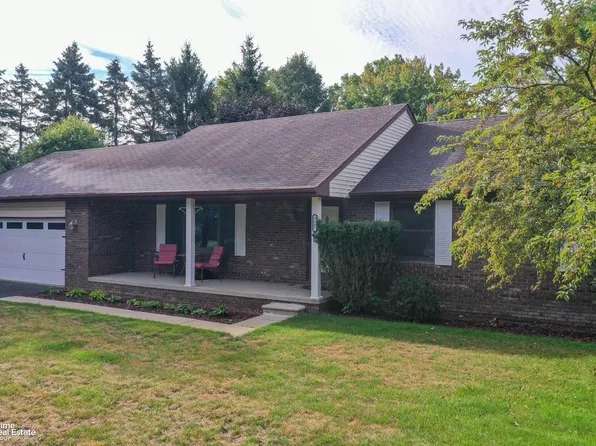 9607 Larch Ln, South Lyon, MI 48178