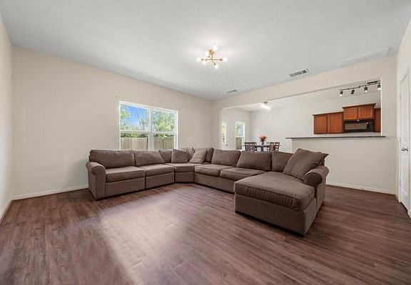 3rd image of 1327 Diamond Drape Dr