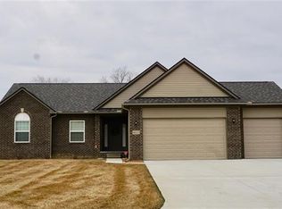 8380 Peninsula Cir, Grand Blanc, MI 48439