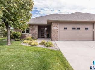 5800 S Nature Run Pl, Sioux Falls, SD 57108