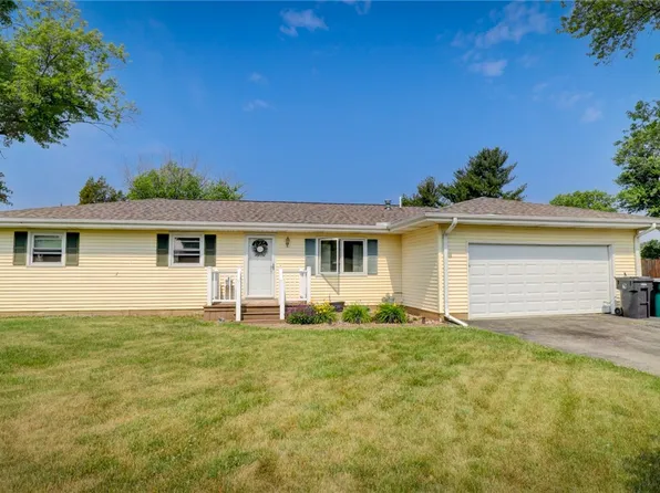 805 W Baker Dr, Mount Zion, IL 62549