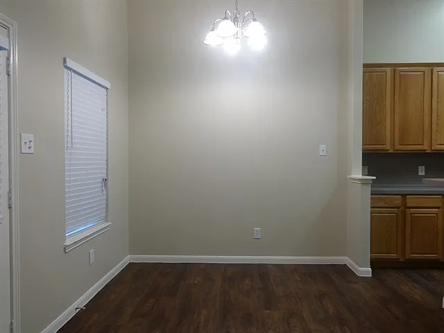 3 bed, 2.0 bath, 1849 sqft, $2,065 — Photo 4