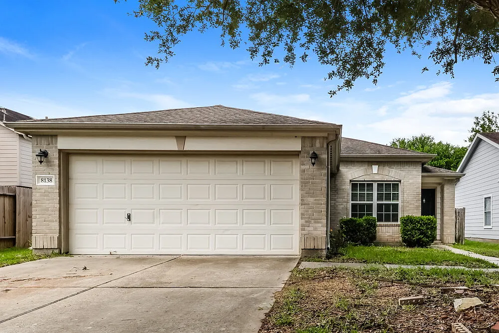 3 bed, 2.0 bath, 1617 sqft, $1,660 — Photo 1