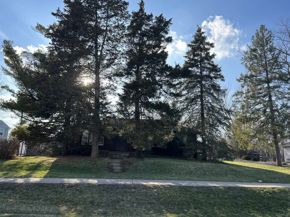 404 N Park St, Westmont, IL 60559