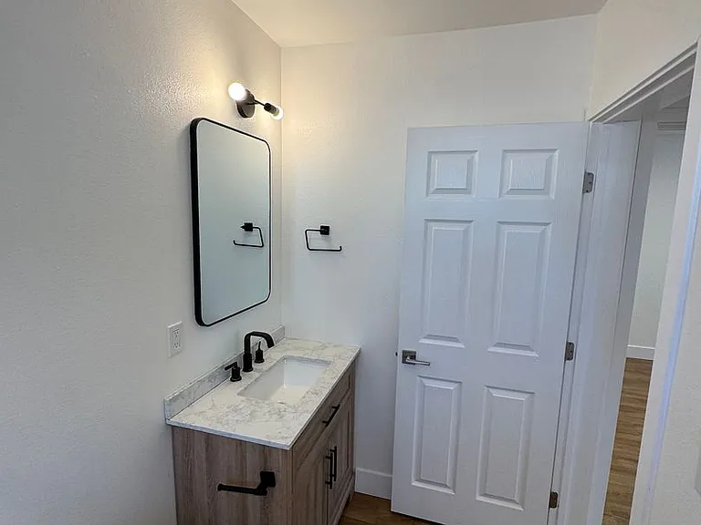 4318 N. Lakewood Blvd — Photo 18
