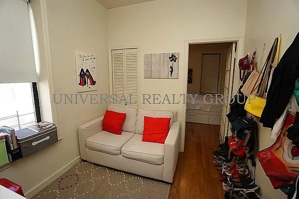 Rented by Universal Realty Group | media 22