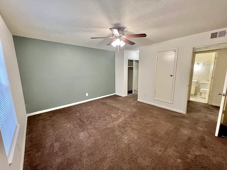 Countrybrook Apartments — Photo 37